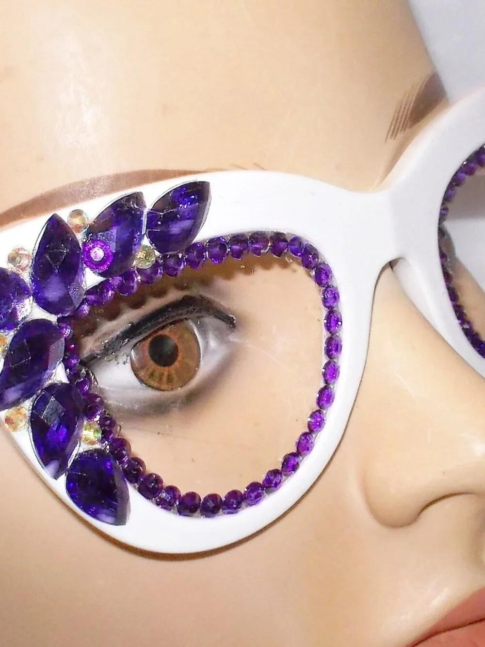 FABULOUS WHITE CATEYE READING GLASSES PURPLE RHINESTONES 2.25 STRENGTH